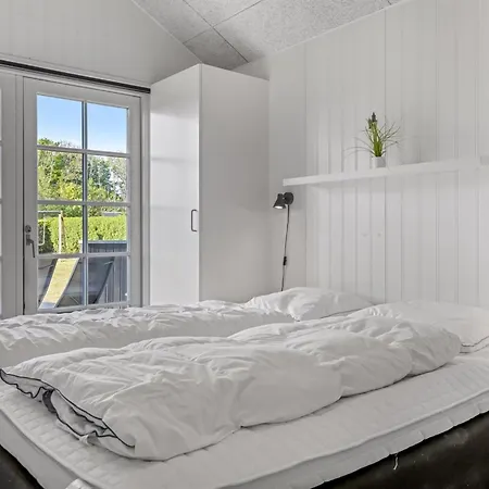 Annina - 250m From The Sea By Interhome